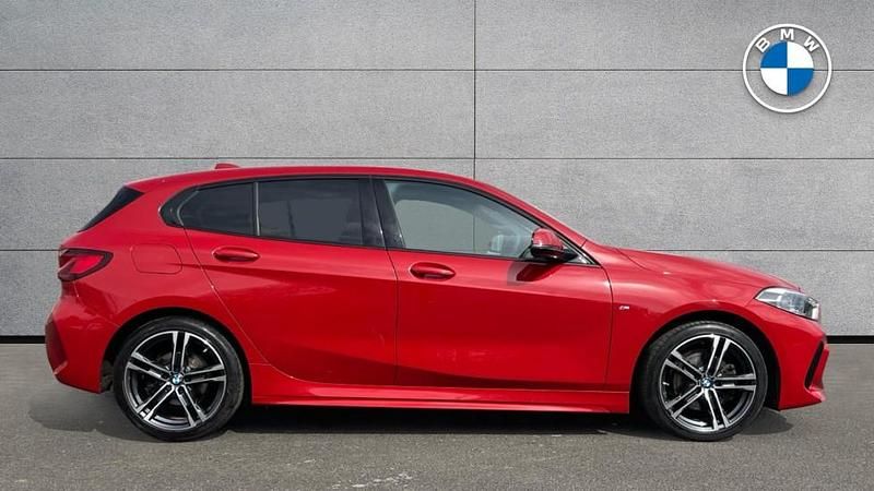 Used BMW 118 M Sport 134 HP (98 kW) 2022 Red Hatchback