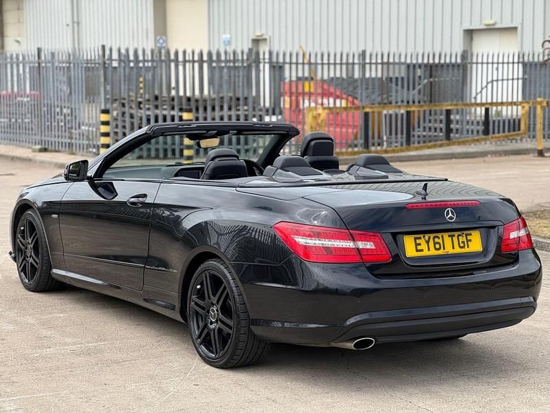 Gebraucht Mercedes E220 170 PS (125 kW) 2011 Schwarz Cabrio