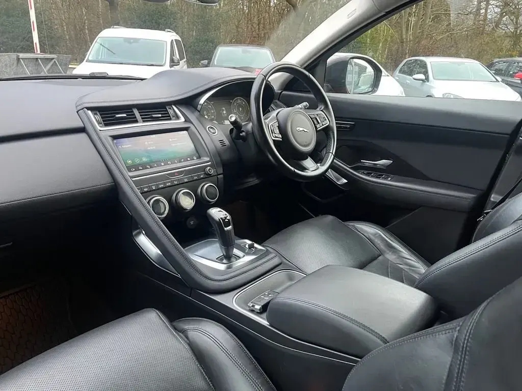 Usado Jaguar E-Pace S 180 HP (132 kW) 2018 Vermelho SUV
