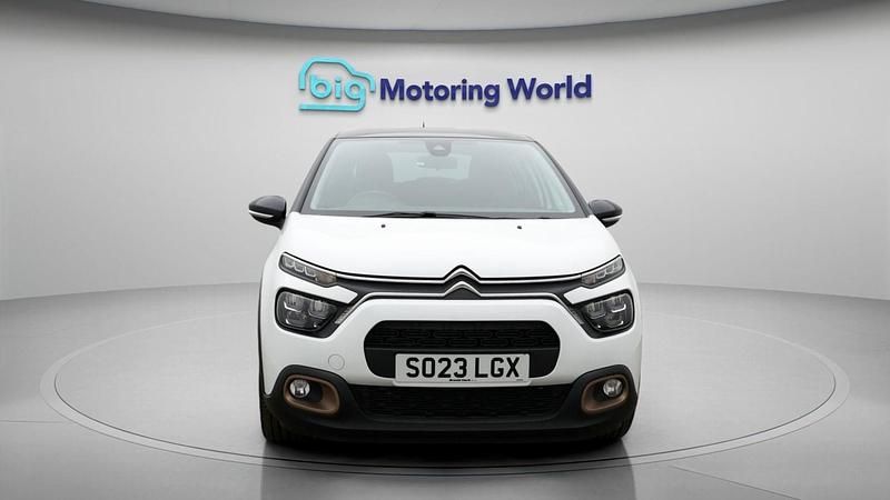 Used Citroën C3 PureTech 83 HP (61 kW) 2023 White Hatchback