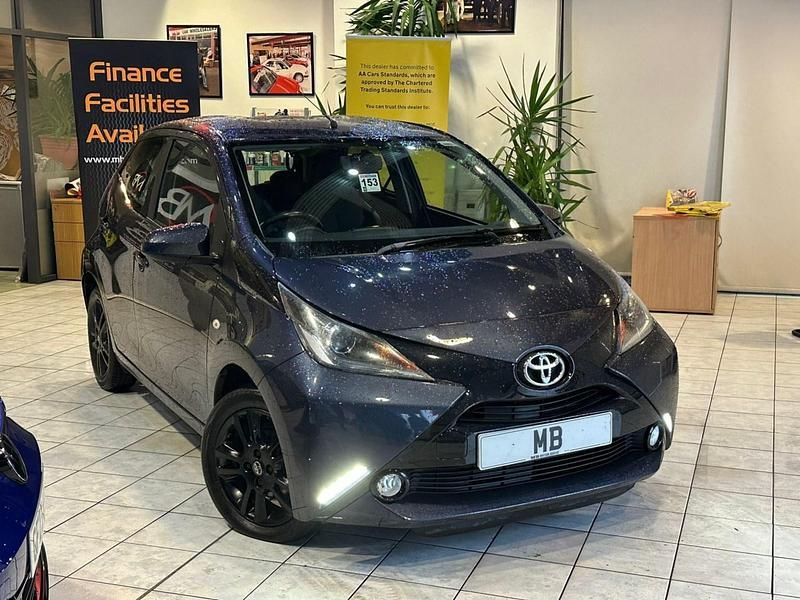 Used Toyota Aygo X-cite 68 HP (50 kW) 2016 Yellow Hatchback