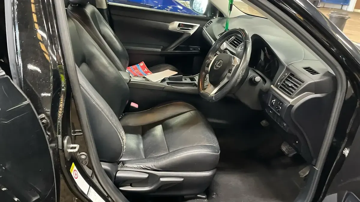 Used Lexus CT200h 136 HP (100 kW) 2011 Black Hatchback
