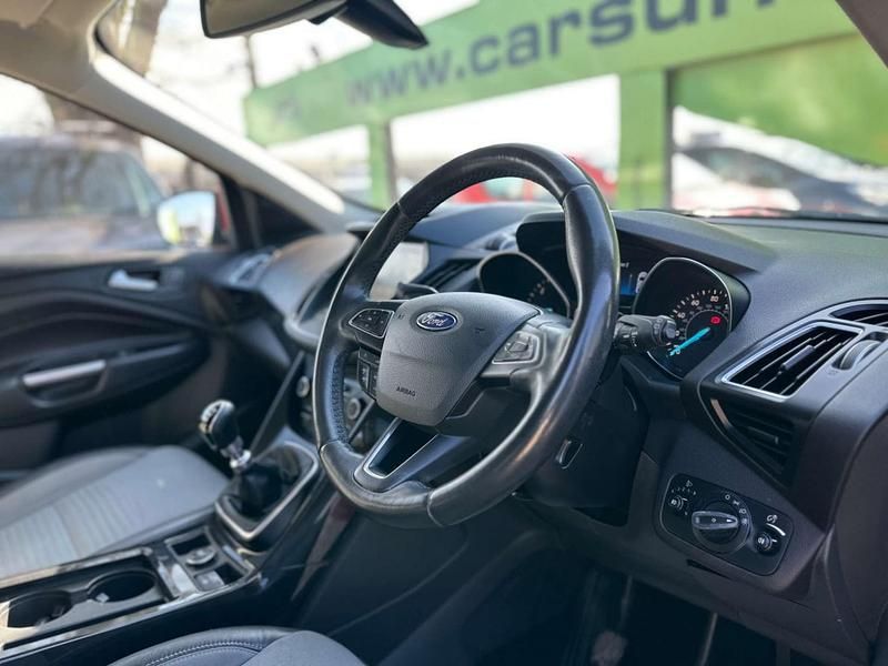 Used Ford Kuga Titanium 120 HP (88 kW) 2017 Red SUV