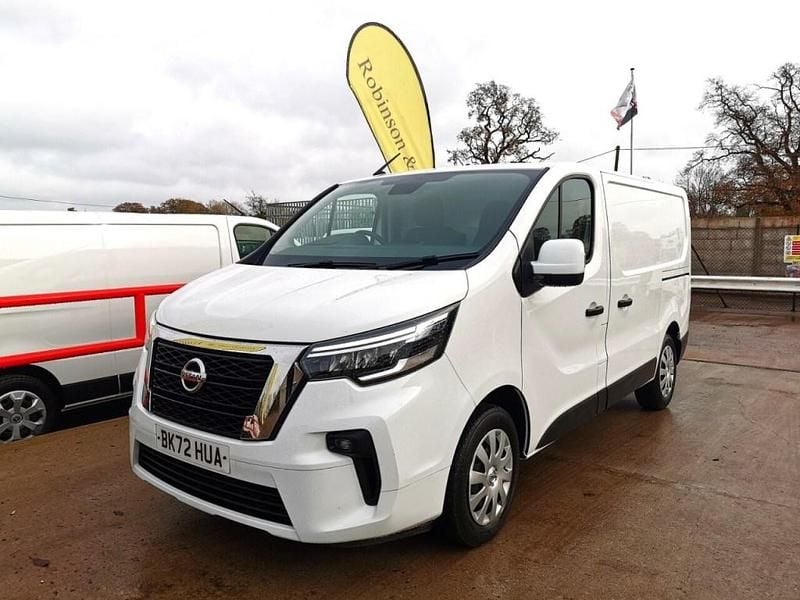 White Used 2022 Nissan Primastar Acenta MPV | £16,000 (Fair price) - Image 1/4