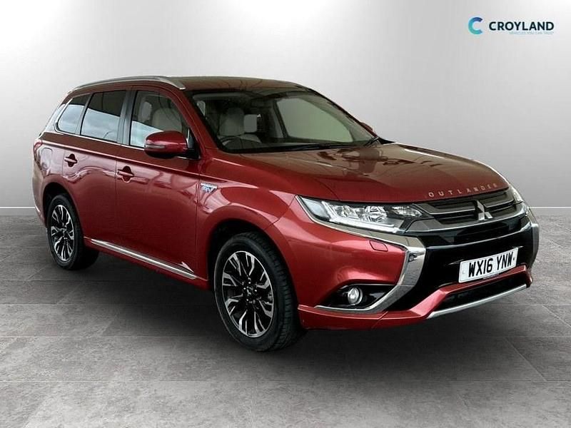 Used Mitsubishi Outlander P-HEV 200 HP (147 kW) 2016 Red Estate