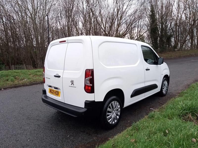 Used Peugeot Partner 131 HP (96 kW) 2021 White MPV