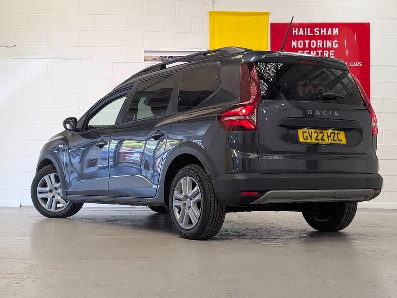 Używany Dacia Jogger Comfort 110 KM (80 kW) 2022 Szary Minivan