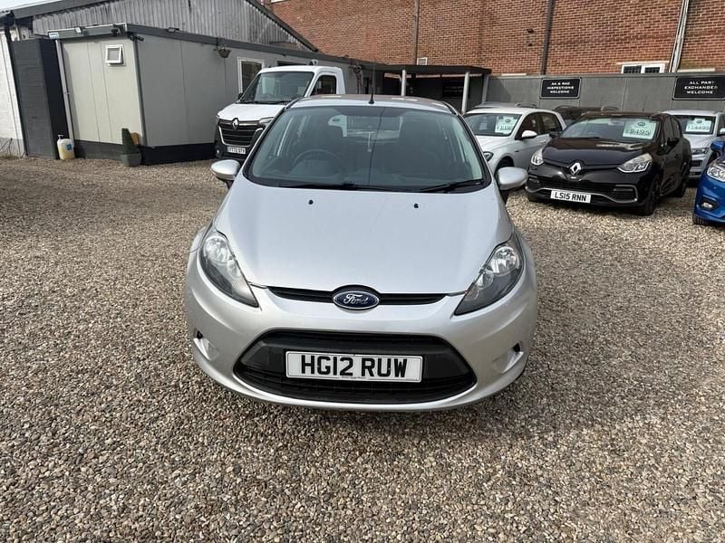 Used Ford Fiesta 70 HP (51 kW) 2012 Silver Hatchback