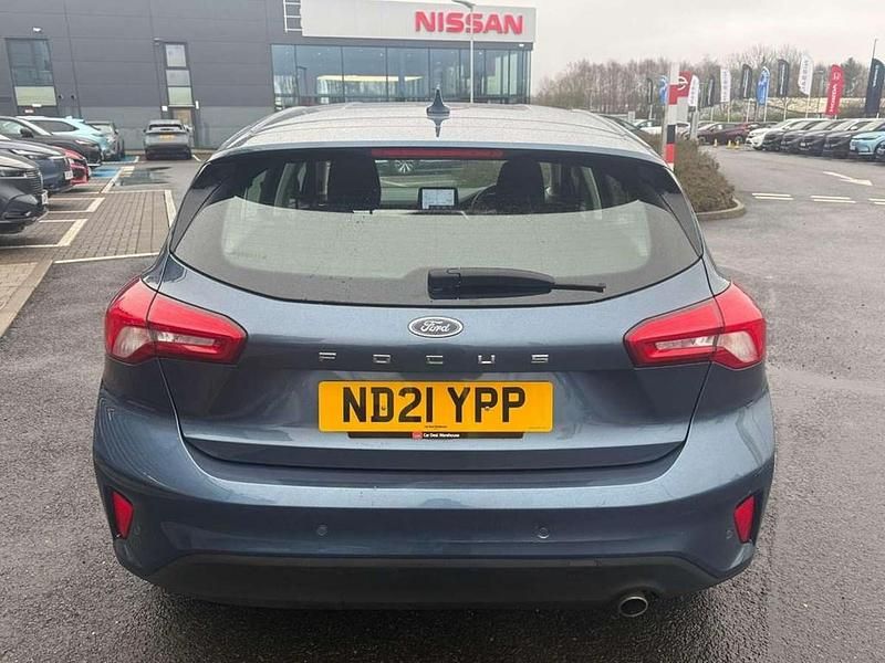 Begagnad Ford Focus Titanium 117 HK (86 kW) 2021 Blå Halvkombi