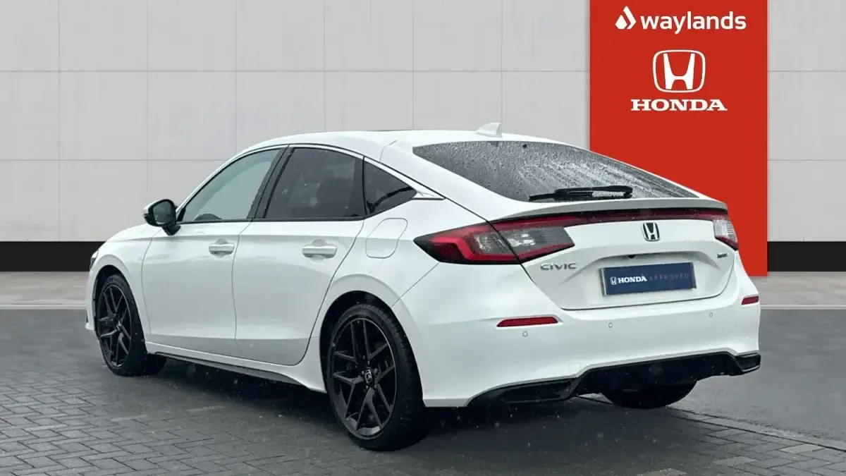 Used Honda Civic Advance 184 HP (135 kW) 2024 White Hatchback