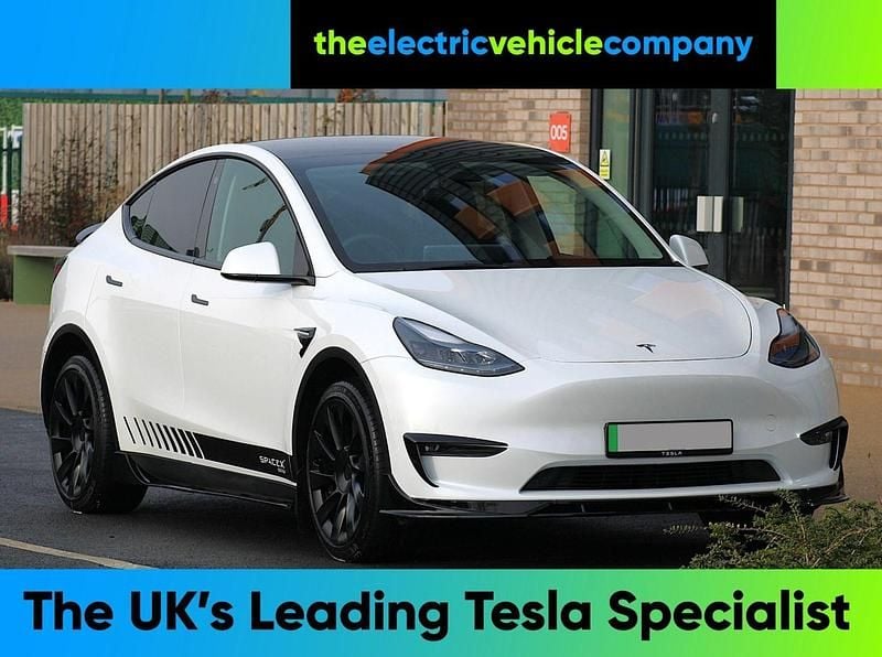 White Used 2022 Tesla Model Y Long Range SUV | £26,995 (Fair price) - Image 1/3