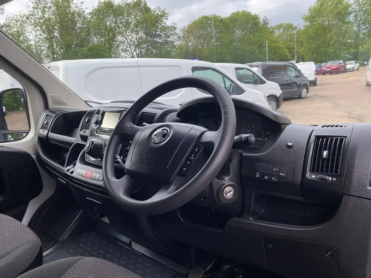 Begagnad Vauxhall Movano 2023 Vit