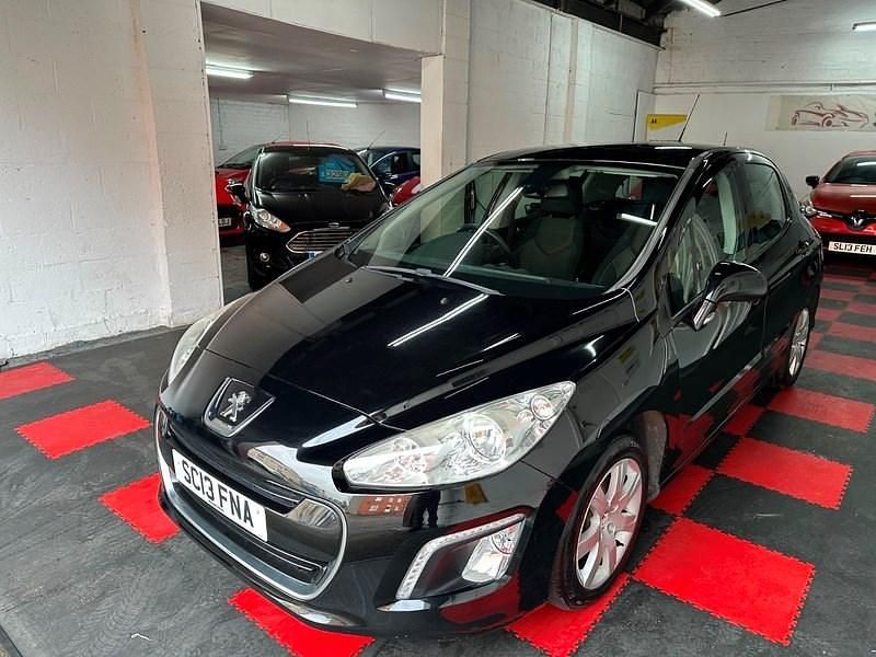 Used Peugeot 308 Active 92 HP (67 kW) 2013 Black Hatchback