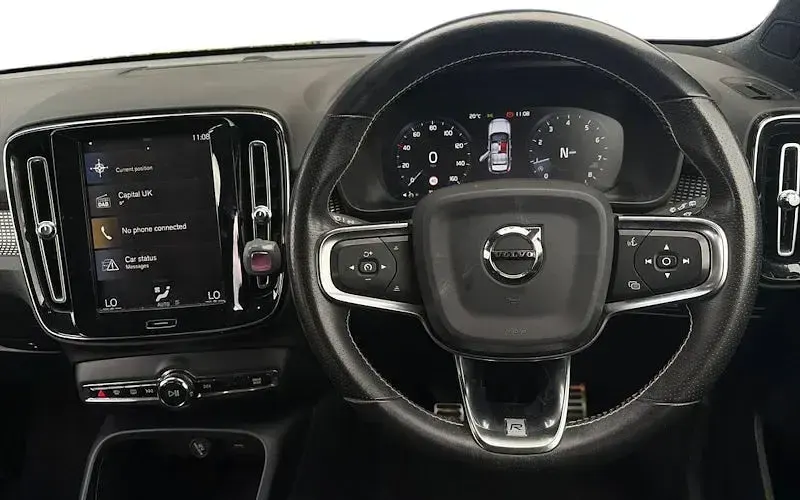 Used Volvo XC40 R-Design 163 HP (119 kW) 2020 Black SUV