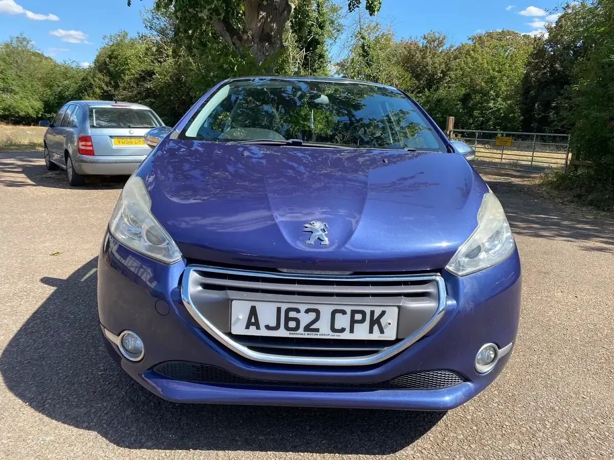 Used Peugeot 208 Allure 82 HP (60 kW) 2013 Blue Hatchback