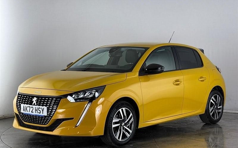 Used Peugeot 208 Allure+ 102 HP (75 kW) 2023 Yellow Hatchback
