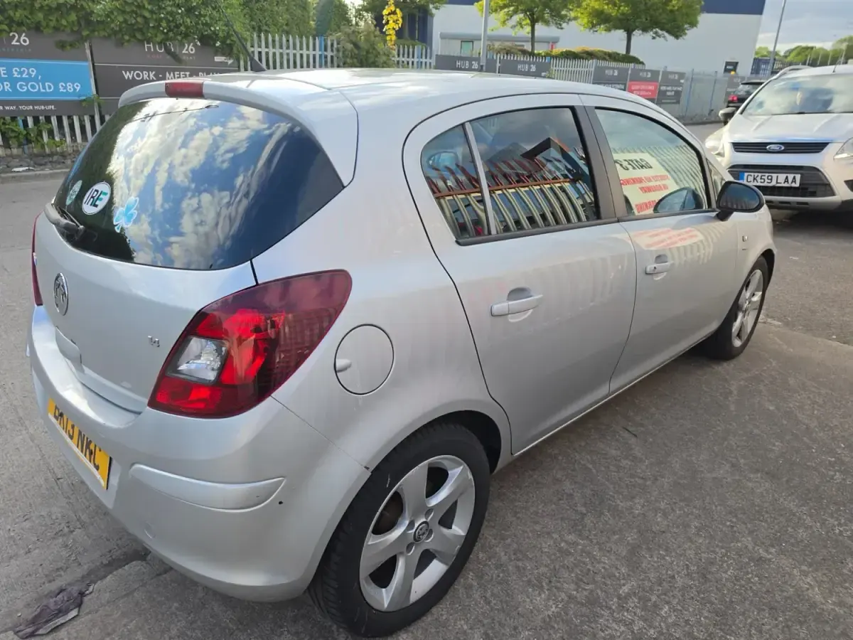 Begagnad Vauxhall Corsa 2013 Silver Halvkombi
