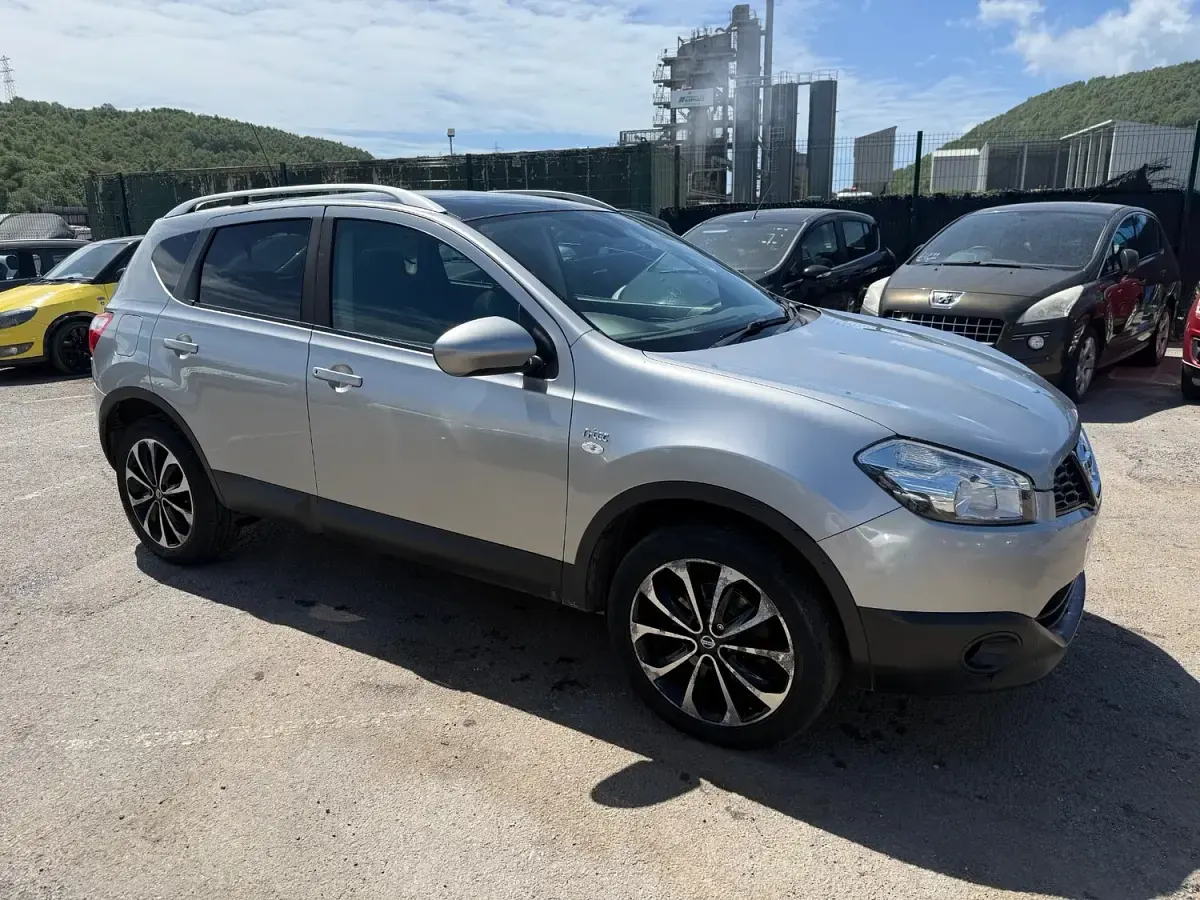Used Nissan Qashqai N-TEC 2011 Silver SUV