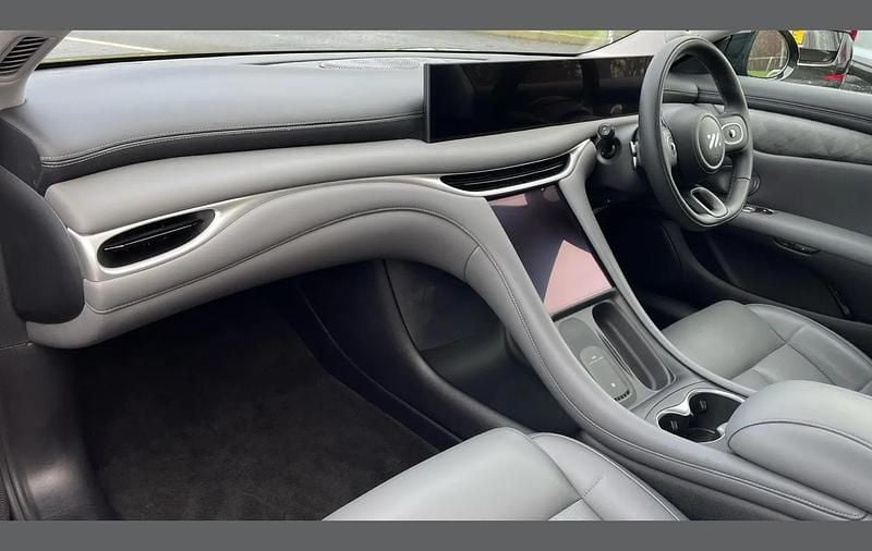 Used MG IM5 300 kW (408 HP) 2025 Black Hatchback