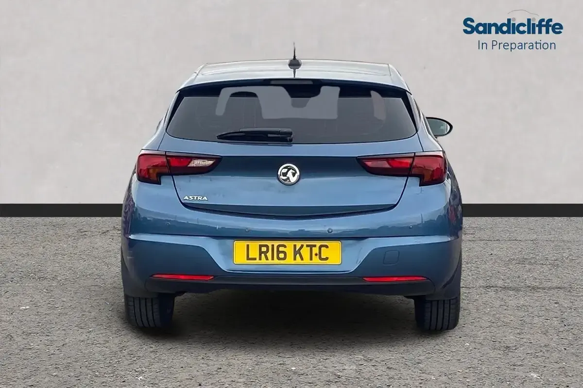 Used Vauxhall Astra SRi 100 HP (73 kW) 2018 Blue Hatchback