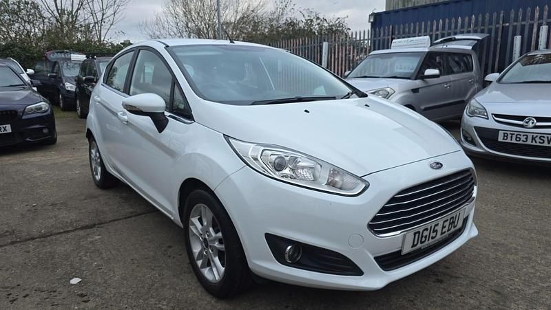 Used Ford Fiesta Zetec 2015 White Hatchback