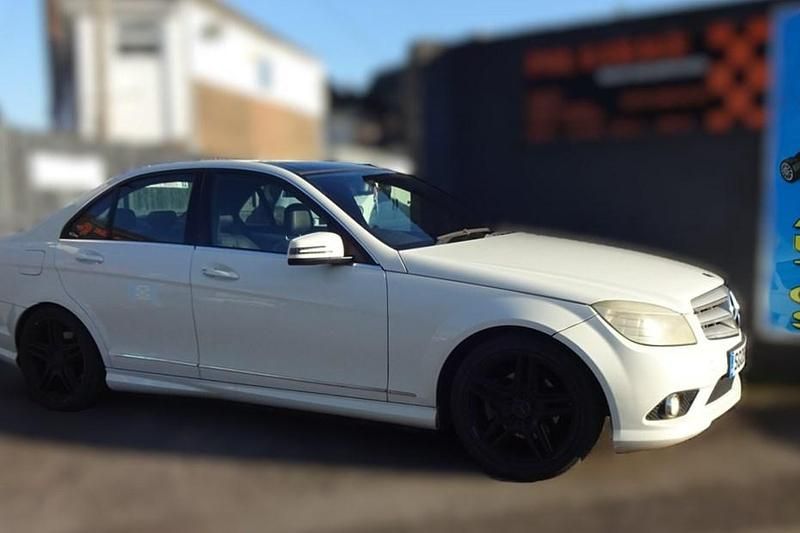 Used Mercedes C220 2009 White Sedan