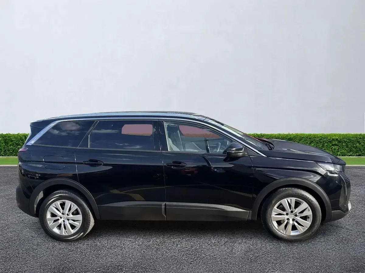 Used Peugeot 5008 Active+ 130 HP (95 kW) 2023 Black SUV