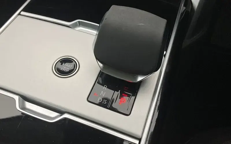 Used Land Rover Range Rover HSE 300 HP (220 kW) 2024 Black SUV