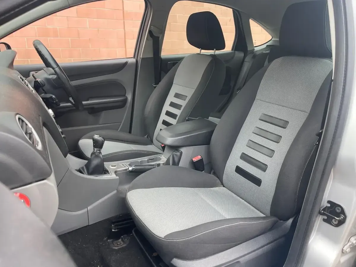 Used Ford Focus Zetec 2009 Silver Hatchback