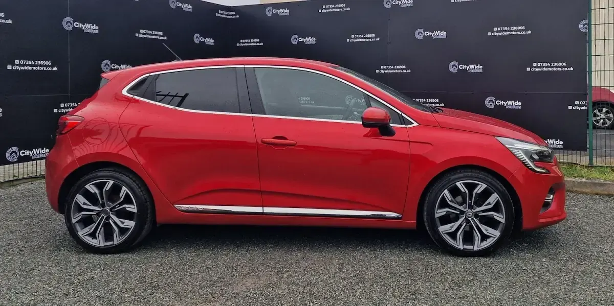 Used Renault Clio Version S 100 HP (73 kW) 2020 Red Hatchback