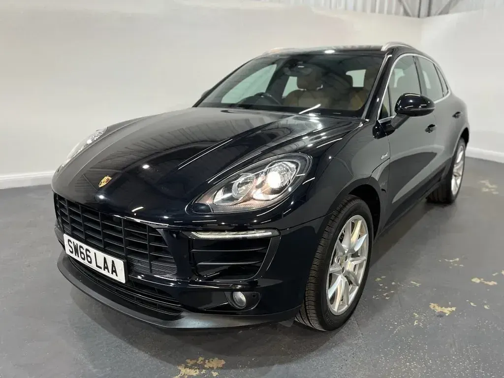Used Porsche Macan 258 HP (189 kW) 2016 Black SUV