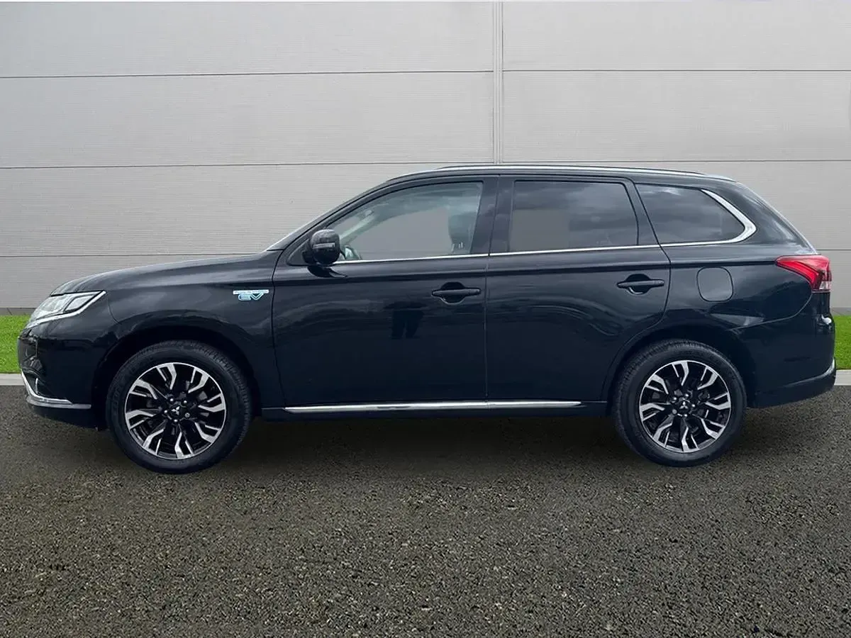 Używany Mitsubishi Outlander P-HEV 2016 Czarny Kombi