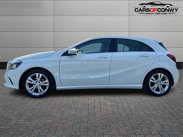 Used Mercedes A180 Executive 109 HP (80 kW) 2016 White Hatchback