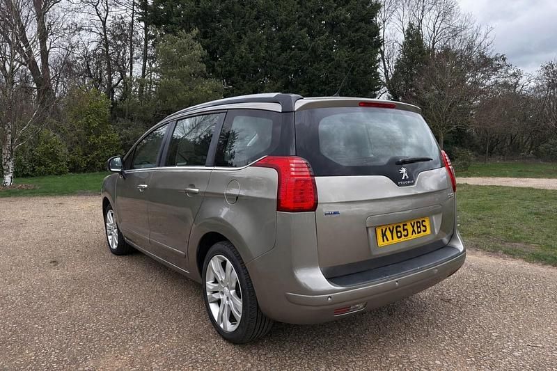 Używany Peugeot 5008 Active 2015 Szary Minivan