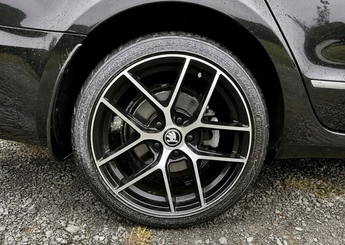 Used Skoda Superb Elegance 170 HP (125 kW) 2011 Black Hatchback