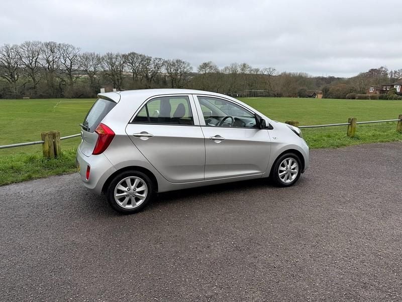 Used Kia Picanto 68 HP (50 kW) 2014 Silver Hatchback