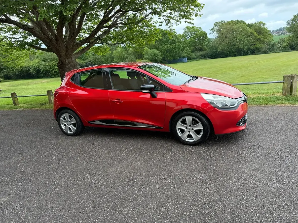 Used Renault Clio Dynamique 90 HP (66 kW) 2014 Red Hatchback