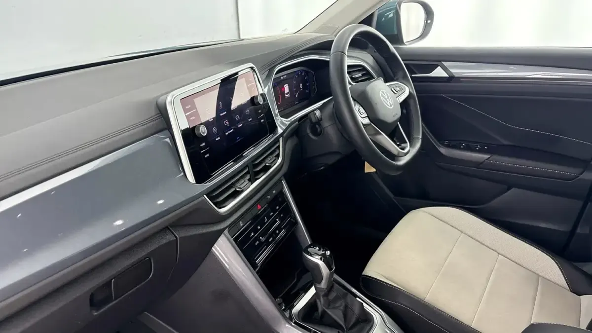 Usado VW T-Roc Style 150 HP (110 kW) 2024 Azul SUV