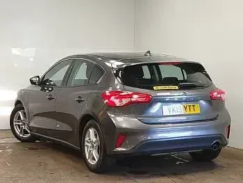 Usado Ford Focus Zetec 125 HP (91 kW) 2019 Cinzento Citadino