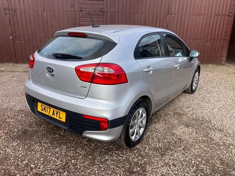 Used Kia Rio Air 74 HP (54 kW) 2017 Silver Hatchback