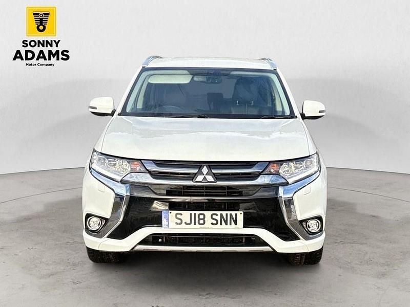 Used Mitsubishi Outlander 200 HP (147 kW) 2018 White SUV