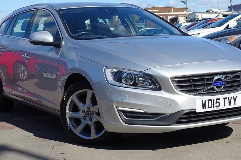 Used Volvo V60 SE Lux 115 HP (84 kW) 2015 Silver Estate