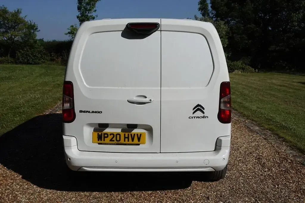 Used Citroën Berlingo Start 100 HP (73 kW) 2020 White MPV