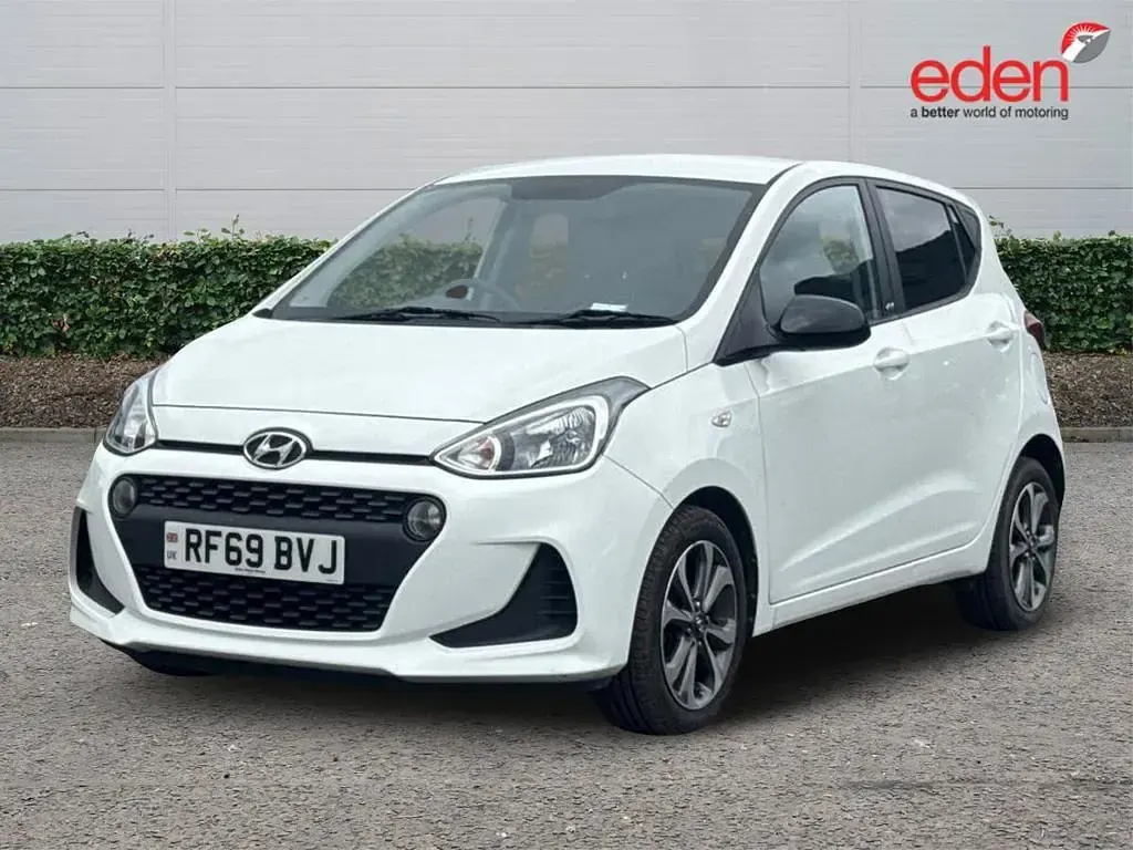 Used Hyundai i10 67 HP (49 kW) 2020 White Hatchback
