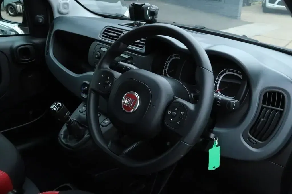 Begagnad Fiat Panda Easy 70 HK (51 kW) 2021 Silver Halvkombi