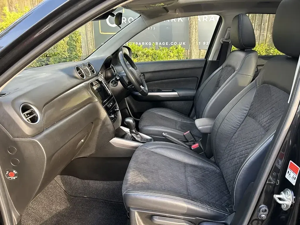 Second-hand Suzuki Vitara SZ5 116 CP (85 kW) 2022 Negru SUV