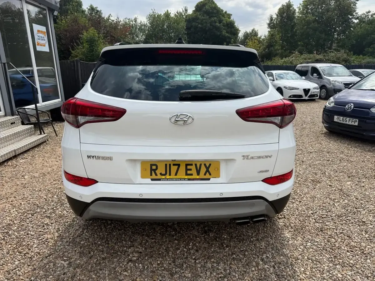 Used Hyundai Tucson Premium SE 185 HP (136 kW) 2017 White SUV