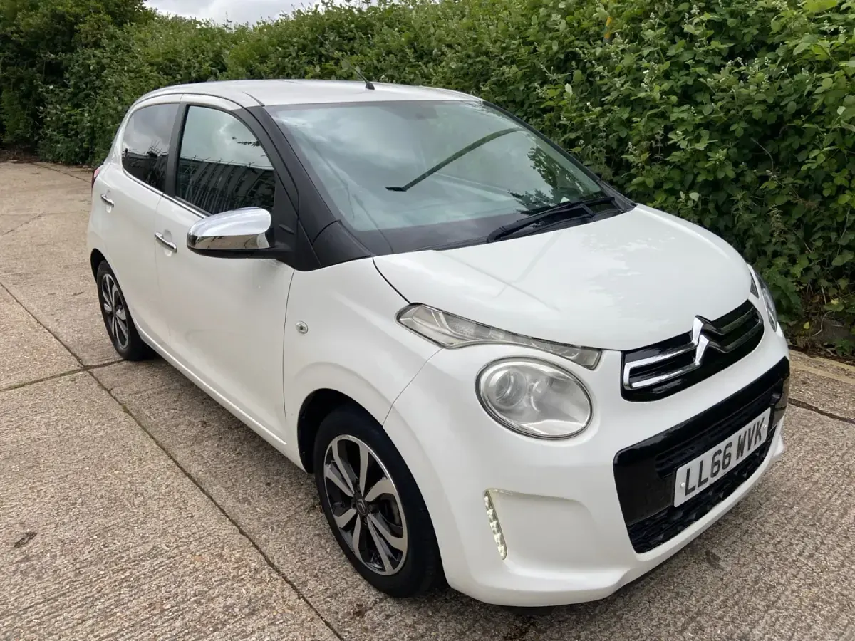 Begagnad Citroën C1 Flair 2016 Vit Halvkombi
