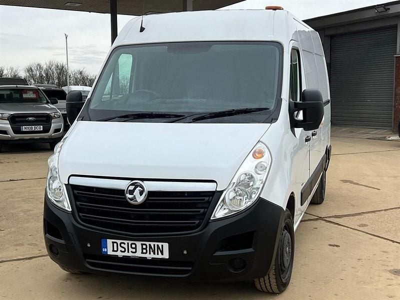 Used Vauxhall Movano 130 HP (95 kW) 2019 White MPV