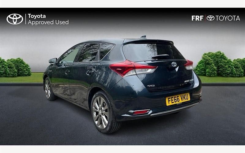 Used Toyota Auris Hybrid 136 HP (100 kW) 2016 Hatchback
